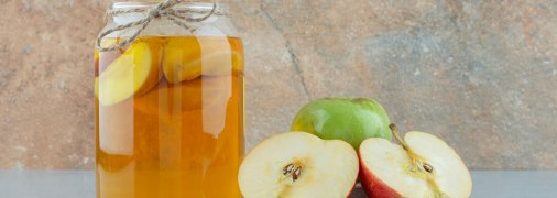 Яблучний оцет з магазину і поруч не стоїть