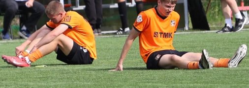 Даниил Секач (справа)