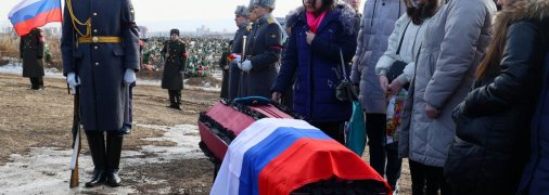 Поховання російського військового - великі втрати не важливі для керівництва РФ