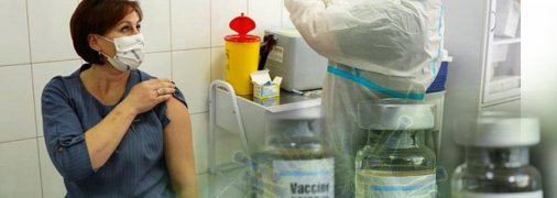 Зеленський хоче, щоб більшість українців вакцінували від ковіду до Дня Незалежності: чи це реально