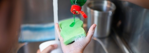 Різнокольорові губки для посуду - це не маркетинговий хід