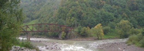 Речку Тиса в Карпатах превратили в огромный мусорник: масштабы катастрофы показали на видео