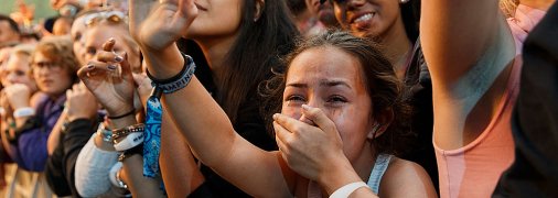 Люди эмоционально реагируют на трек