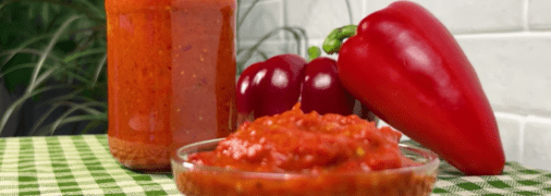 Соус з перцю та баклажанів можна подавати до різноманітних страв