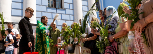 Які квіти та рослини потрібно принести до будинку на Трійцю