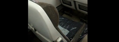 Услуга "душ" с потолка: пассажиры показали видео "уюта" в поезде "Укрзалізниці"