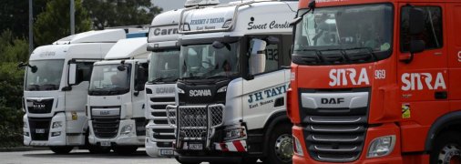 Вантажівки на кордоні з Польщею