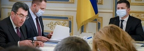 Президент ФК "Минай", "король контрабанды" Альперин и бывший СБУшник: кто попал под новые санкции СНБО (фото)