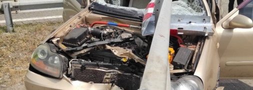 Машина вся в крови: по дороге в аэропорт "Борисполь" отбойник разрезал авто пополам (фото)