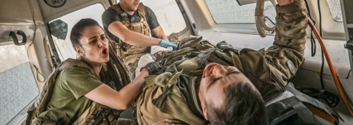 Перша допомога пораненим на фронті — одна зі сфер, де держава роками не може налагодити ефективну роботу