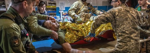 Военные хирурги за работой