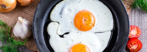 Необычная яичница с чесноком