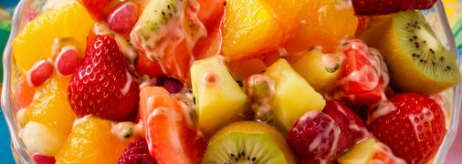 Этот салат станет любимым летним десертом (изображение создано с помощью ИИ)