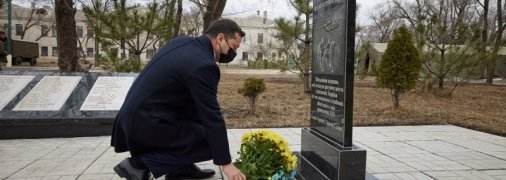 Пресс-служба Зеленского странно похвасталась его вакцинацией: в сети указали на ляп