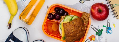 Перекусы в школу: что положить, а от чего лучше отказаться