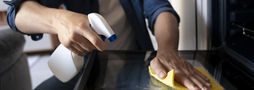 Следы жира из вашей духовки удалят элементарные продукты