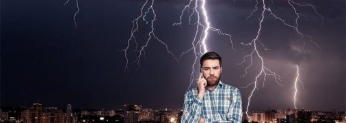 Опасно ли использовать мобильный телефон во время грозы? Ответ ученого-физика