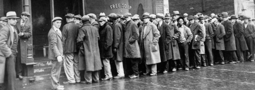 Безробітні біля столової, яку відкрив американо-італійський гангстер Аль Капоне. 1931 рік