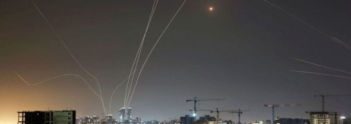 "Сняли маски – надели каски": русскоязычные жители Израиля о том, как проводят ночи под обстрелами и пытаются не сойти с ума (видео)