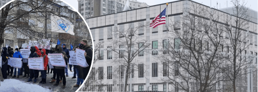 Протест біля будівлі посольства