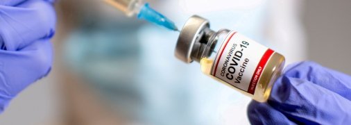 Даже вакцинированные люди могут заразиться и распространять коронавирус