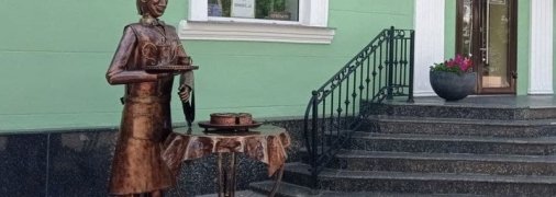 "Пьяный Иванушка": в Луганске появился смешной памятник (фото)