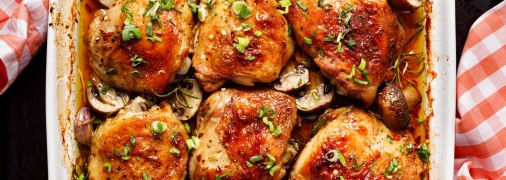 Изумительные куриные бедрышки с помидорами под сыром