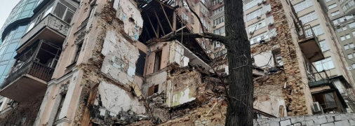 Уничтоженная часть жилого дома на Жилянской