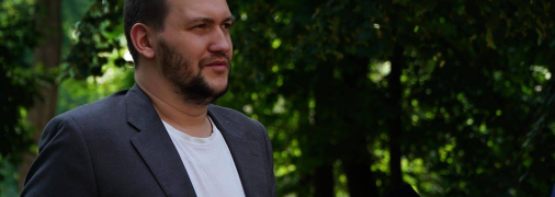 Денис Гороховский считает, что политики много тратят денег на самопиар