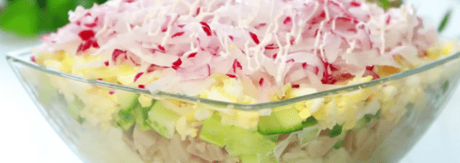 Салат с редисом и копченой курицей