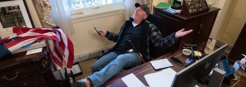 Местные "Гиви" и "Моторола": фото сторонников Трампа в Капитолии облетели весь мир