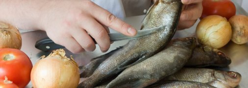 Чистка рыбы от чешуи