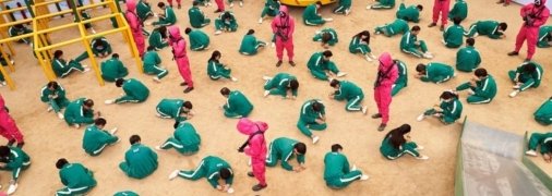 Увы, с сериалом "Игра в кальмара" связывают не только высокий рейтинг, но и волну преступлений