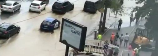 Каждый год одно и то же: на Лыбедской в Киеве новый потоп (видео)