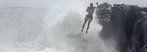 Россиянин погиб в Испании в результате прыжка в море