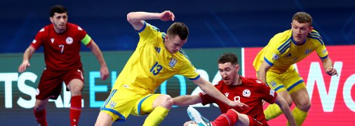 Денис Неведров в матче Украина - Армения