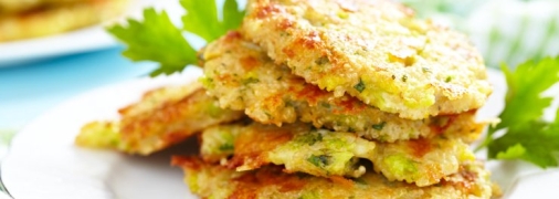 Хрустящие оладьи из молодой капусты
