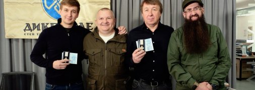 Бійці 128-ї окремої важкої механізованої бригади "Дике Поле" відзначили Михайла Реву та його сина Андрія за підтримку армії