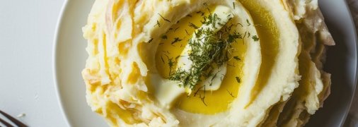 Картофельное пюре станет отличным дополнением к основным блюдам (изображение создано с помощью ИИ).