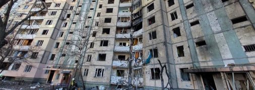 Разрушенный дом после бомбардировок россиян