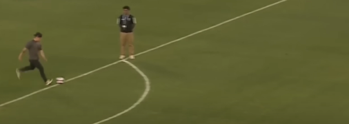 Учасникам потрібно було пробивати від лінії штрафного майданчика