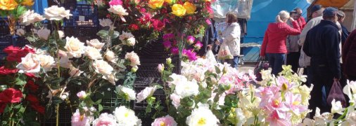 Хотя искусственные цветы уже выглядят как живые, они не стали менее ядовитыми