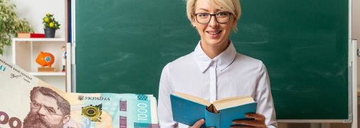 Учителя в Украине заработают гораздо меньше, чем предусматривает закон. Фото Коллаж "Телеграфа"