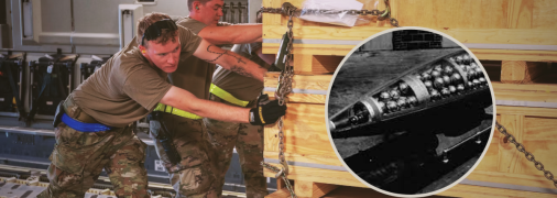 Команда ВВС США скачивает оружие для Украины 19 августа 2022 года. Источник: Пентагон