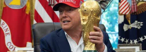 Дональд Трамп із Кубком світу з футболу