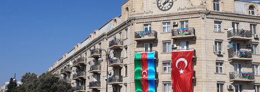 Проблемы с интернетом и всеобщая эйфория: что происходит в Баку на фоне войны за Нагорный Карабах