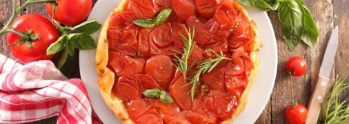 Красивая и яркая, для праздничного стола