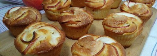 Ніжна випічка з яблуками