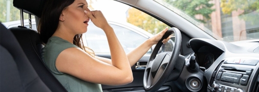 Неприятный запах дыма из салона авто можно вывести подручными средствами