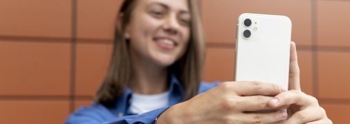 Чохол на телефон має бути з певних матеріалів